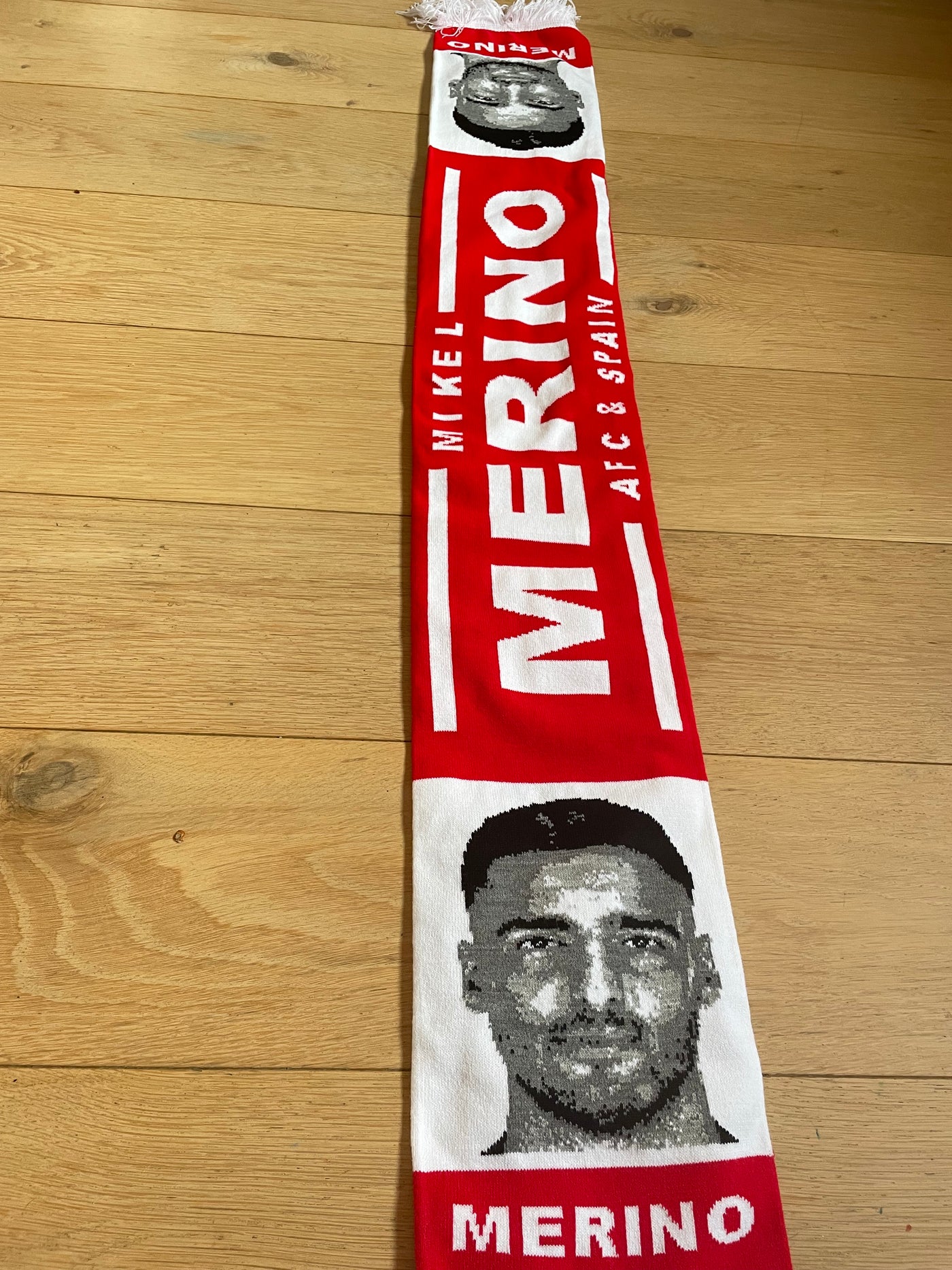 Mikel Merino Scarf