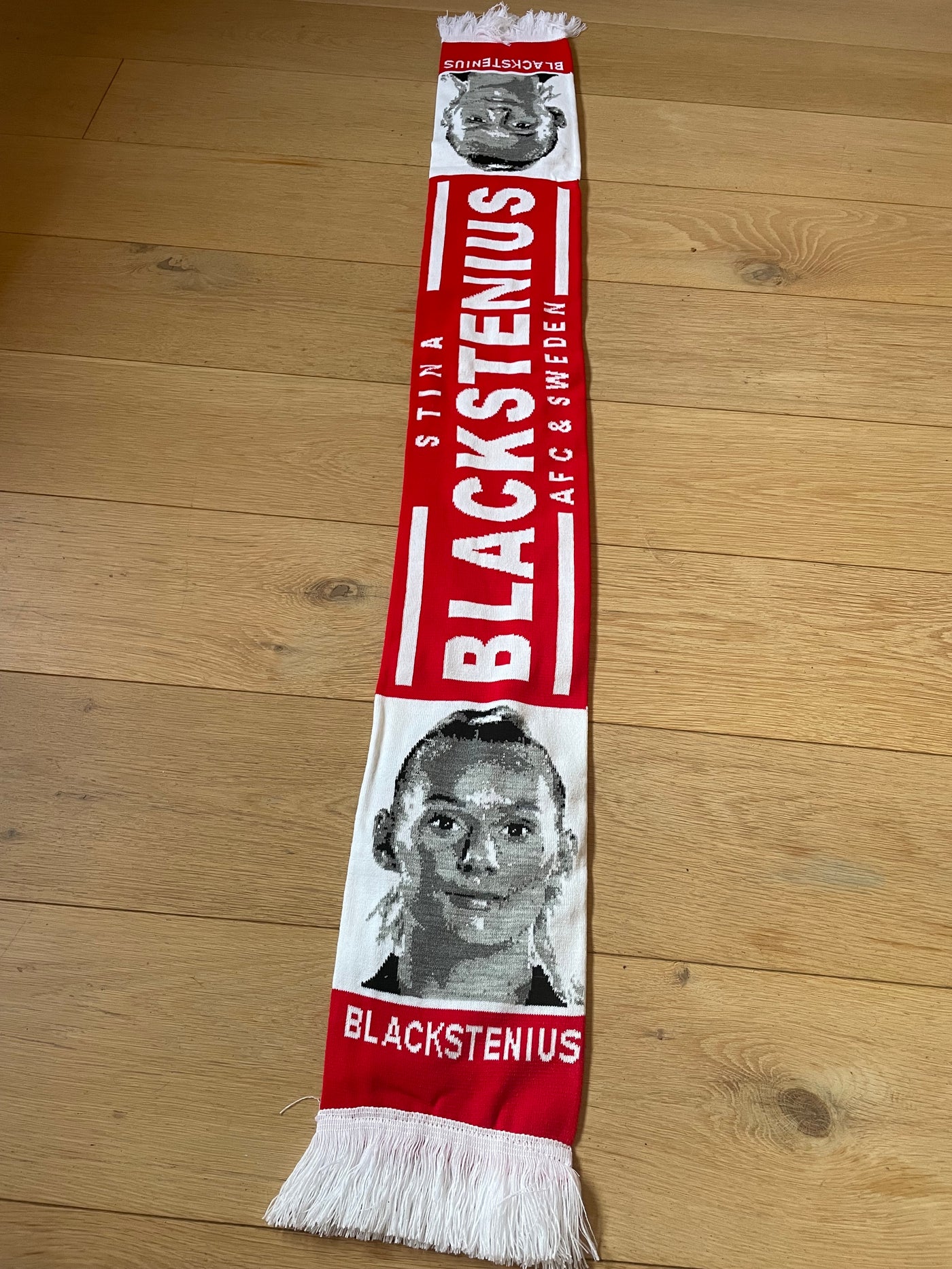 Blackstenius Scarf