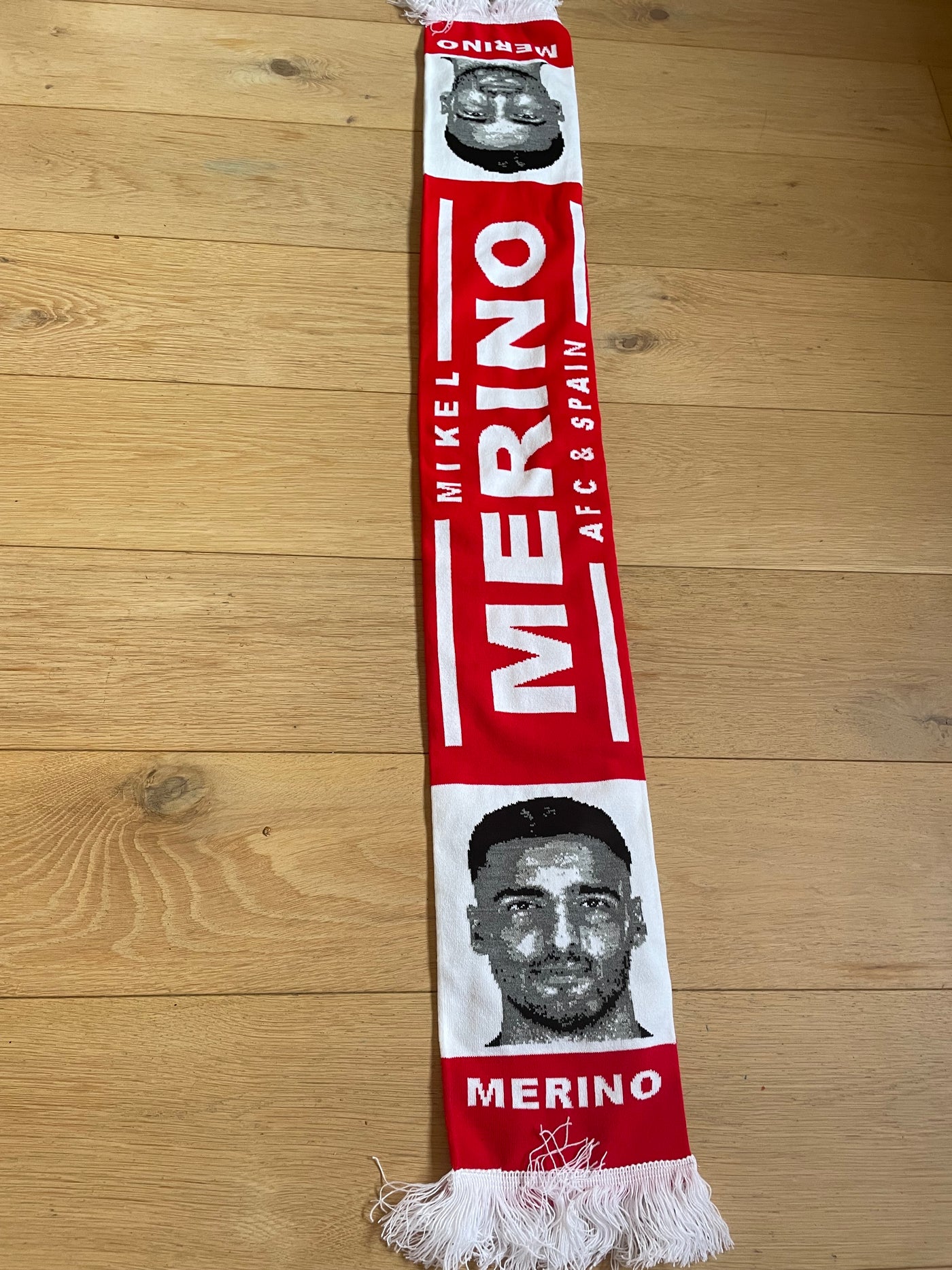 Mikel Merino Scarf