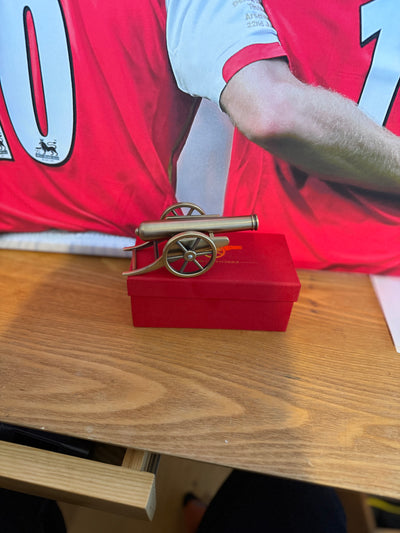 Cannon in gift box