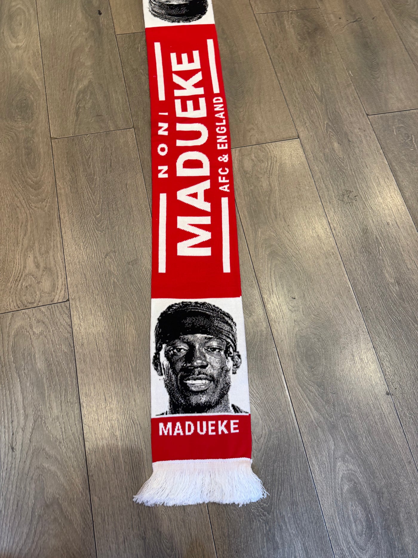 Madueke Scarf